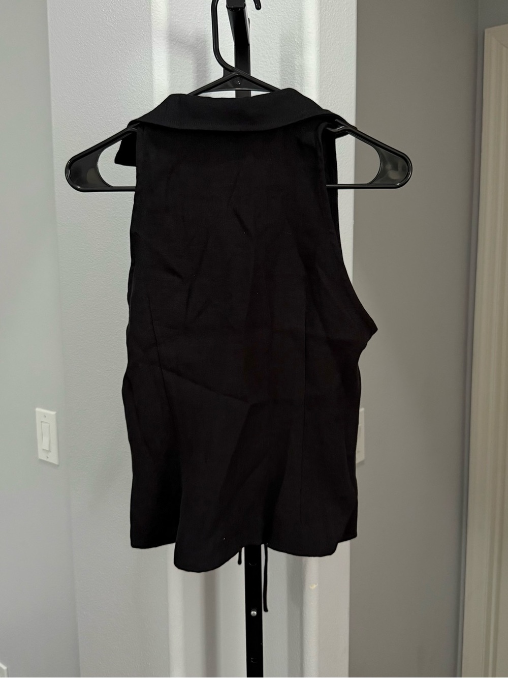 OGL Viscose-Linen Medium Collared V-neck Pleated Sleeveless Top Drawstring Black - Picture 4 of 4